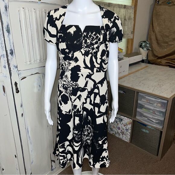 NWT Nine West Black Cream Textured Floral Print Dress size 8 - Picture 2 of 12